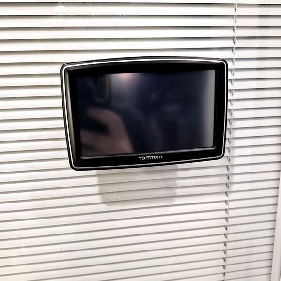 TomTom XXL 540S GPS Bundle Excellent Clean W Manual Car Charger & USB 5in Screen - Picture 12 of 12